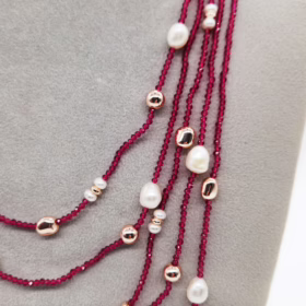 Alternative view of COLLANA 5 FILI PERLE E SPINELLI SINTETICI ROSSI </br>BAHX 10540