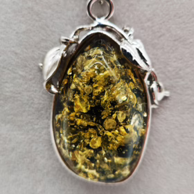 Alternative view of PENDENTE + LACCETTO METALLO AMBRA CHIARIFICATA VERDE </br>FAHX 9829