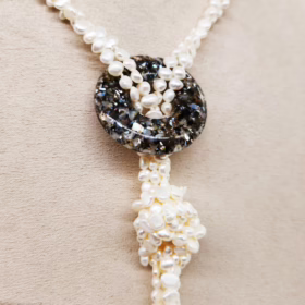 Alternative view of COLLANA PERLE BIANCHE SALISCENDI </br>RAHX 2981
