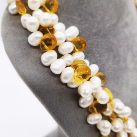 Alternative view of COLLANA 3 FILI PERLE PASTE VITREE GIALLE </br>SIHX 4075