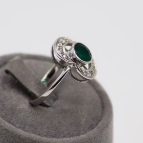 Alternative view of ANELLO CON SMERALDO </br>SMOX 5598