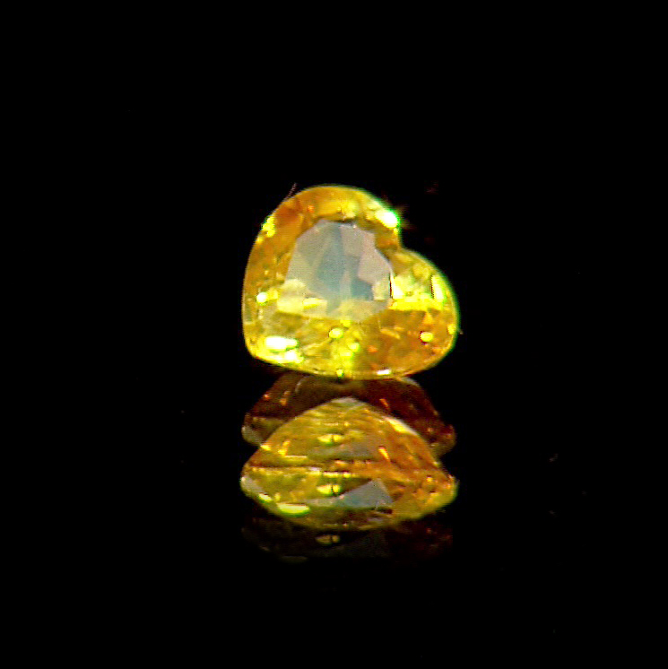 GEMMA DI CORINDONE GIALLO CUORE </br>SMOX 6278